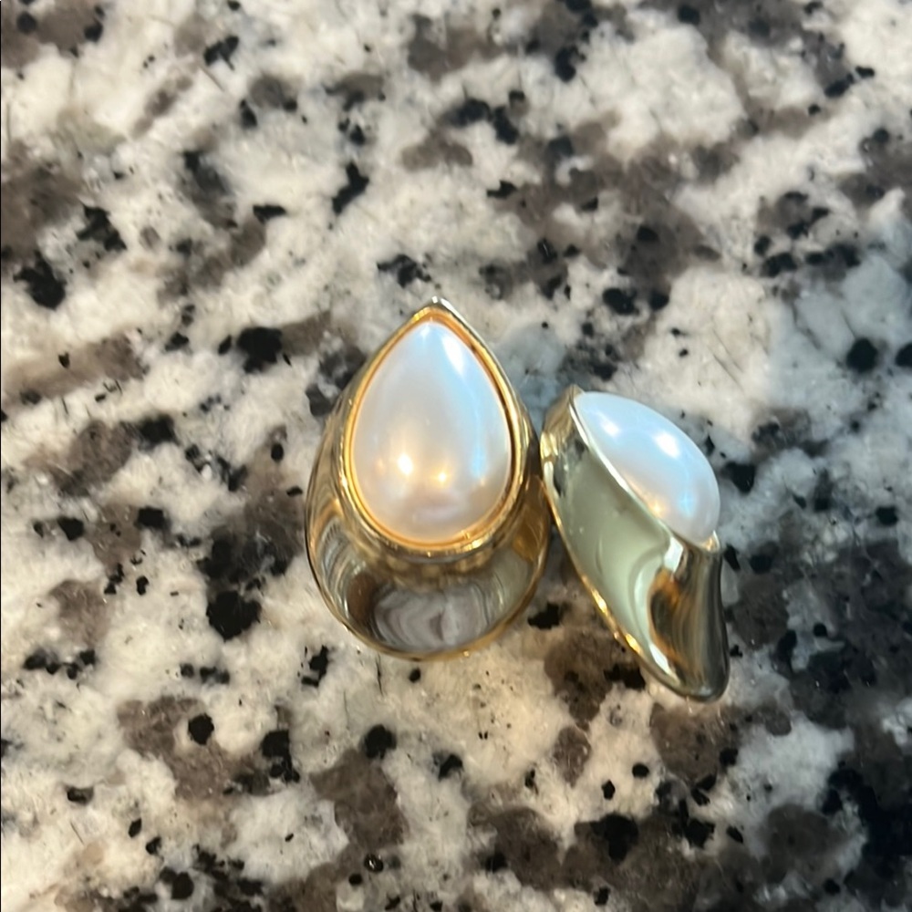 Elegant Gold and Pearl Teardrop Earrings